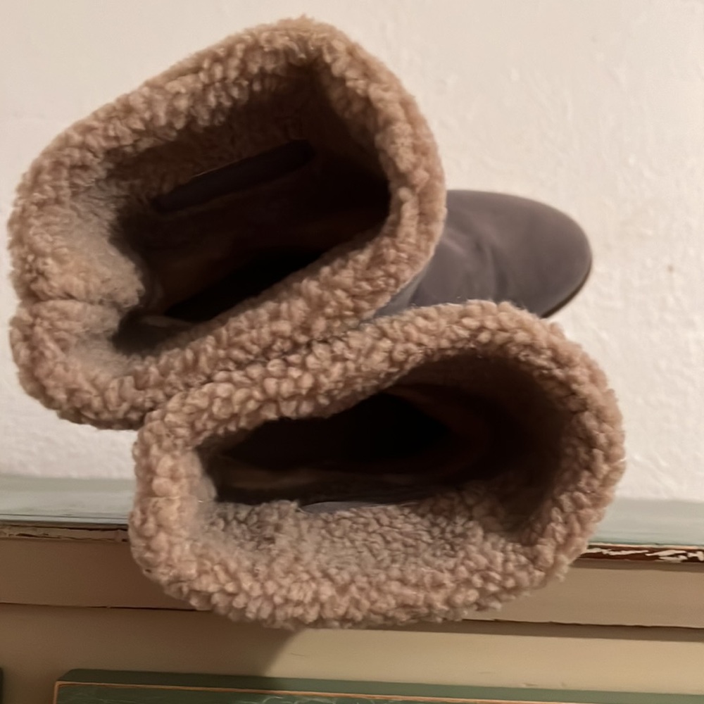 Cute grey boots - Picture 6 of 6